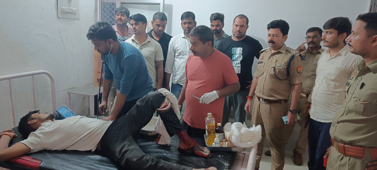 प्रतापगढ़ में पुलिस मुठभेड़ में घायल हुआ पचास हजार रुपए का ईनामी बदमाश प्रतापगढ़ में पुलिस मुठभेड़ में घायल हुआ पचास हजार रुपए का ईनामी बदमाश