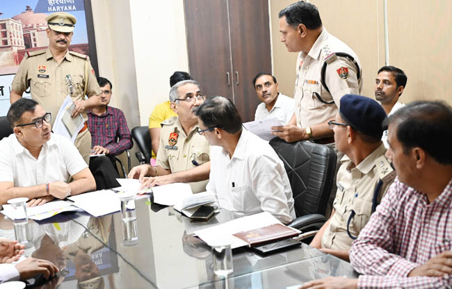 सोनीपत: आपसी तालमेल से नशामुक्त मिशन मोड के लिए निर्देश देते हुए उपायुक्त सुशील सारवान सोनीपत: आपसी तालमेल से नशामुक्त मिशन मोड के लिए निर्देश देते हुए उपायुक्त सुशील सारवान