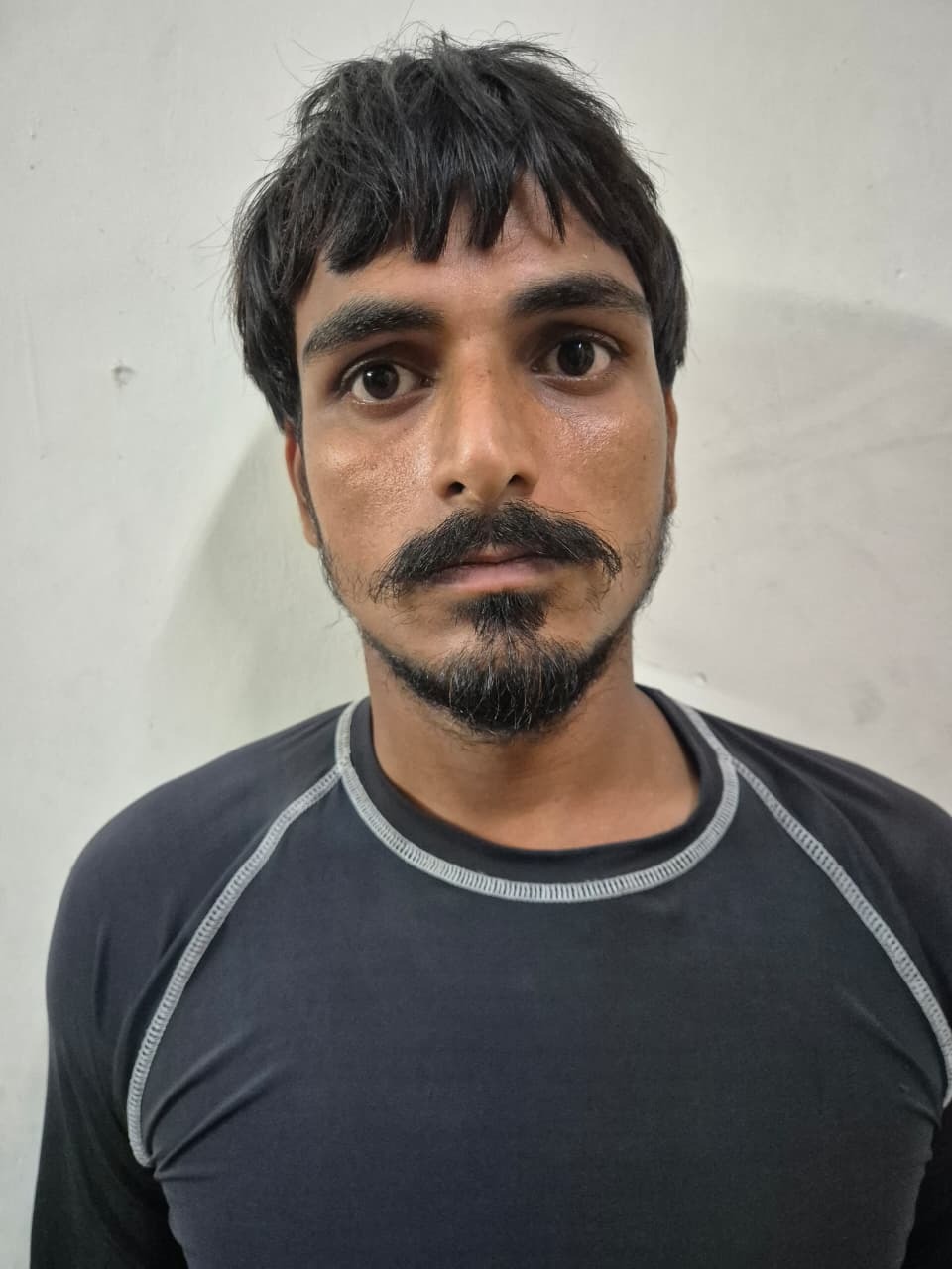 गिरफ्तार किया गया आरोपित गिरफ्तार किया गया आरोपित