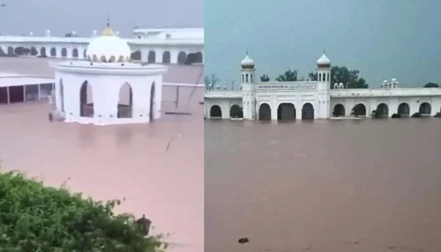 बाढ़ से घिरा करतारपुर गुरुद्वारा दरबार साहिब। फोटो - डेली जंग बाढ़ से घिरा करतारपुर गुरुद्वारा दरबार साहिब। फोटो - डेली जंग
