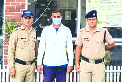 पुलिस गिरफ्त में आरोपित