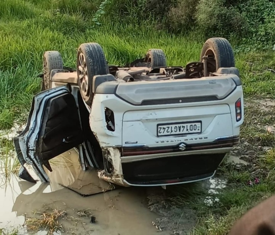 दुर्घटना ग्रस्त कार दुर्घटना ग्रस्त कार