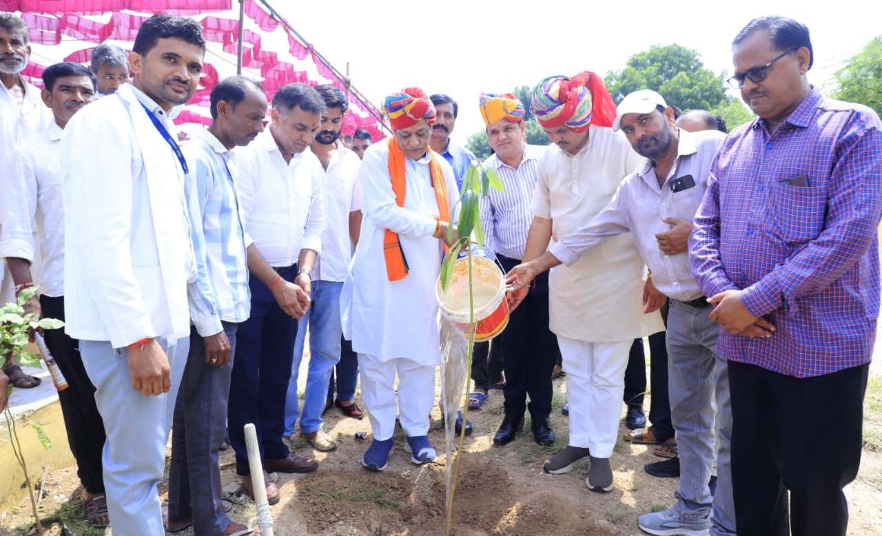 ग्रामीण जागरूक होकर सरकारी योजनाओं का लाभ उठाएं : पशुपालन मंत्री