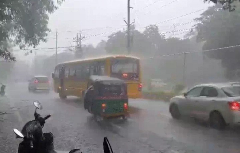 भोपाल में गुरुवार दोपहर हुई तेज बारिश भोपाल में गुरुवार दोपहर हुई तेज बारिश