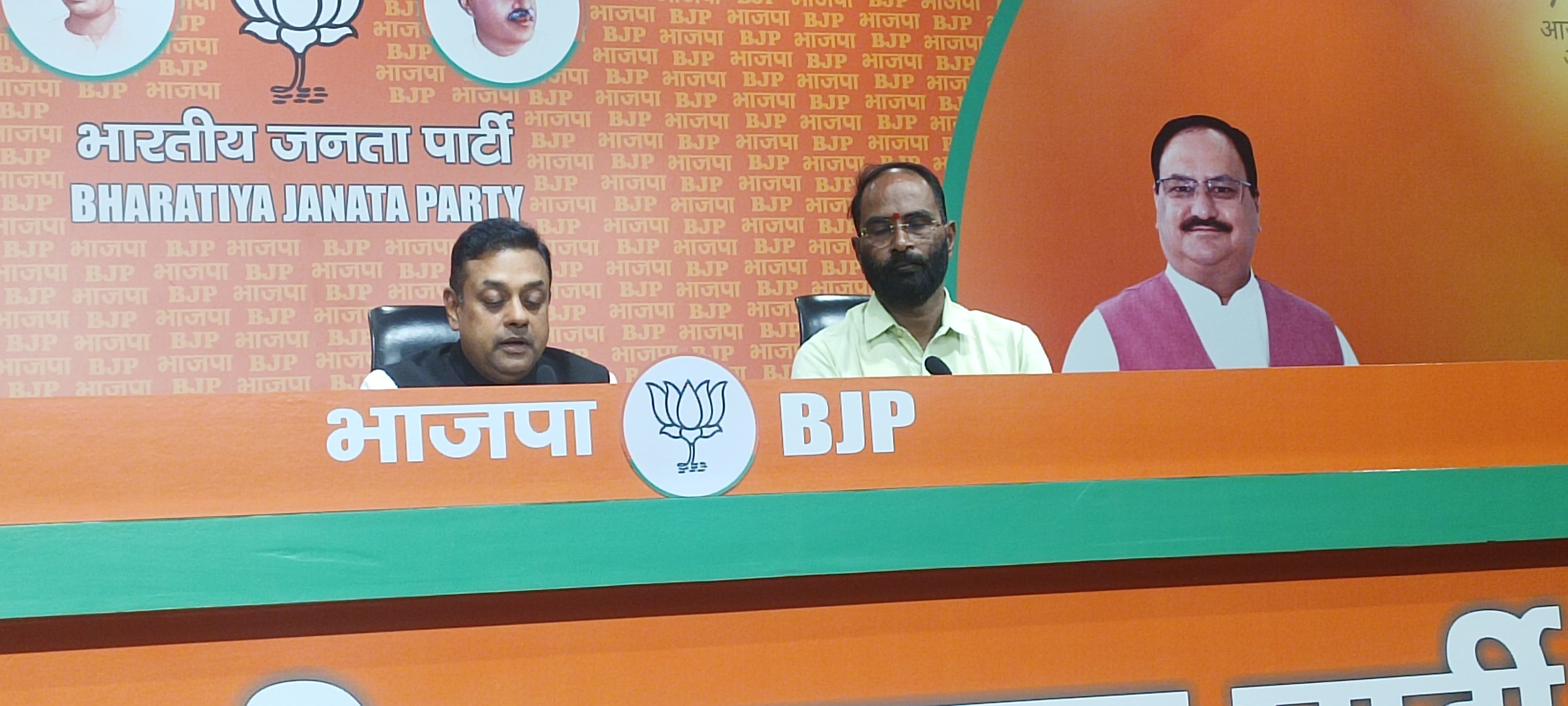 भाजपा की प्रेसवार्ता को संबोधित करते हुए संबित पात्रा भाजपा की प्रेसवार्ता को संबोधित करते हुए संबित पात्रा