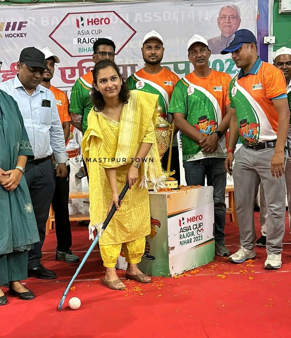 ट्रॉफी गौरव यात्रा के निमित्त ट्रॉफी का आगमन समस्तीपुर के इन्डोर हॉल पटेल मैदान में हुआ ट्रॉफी गौरव यात्रा के निमित्त ट्रॉफी का आगमन समस्तीपुर के इन्डोर हॉल पटेल मैदान में हुआ
