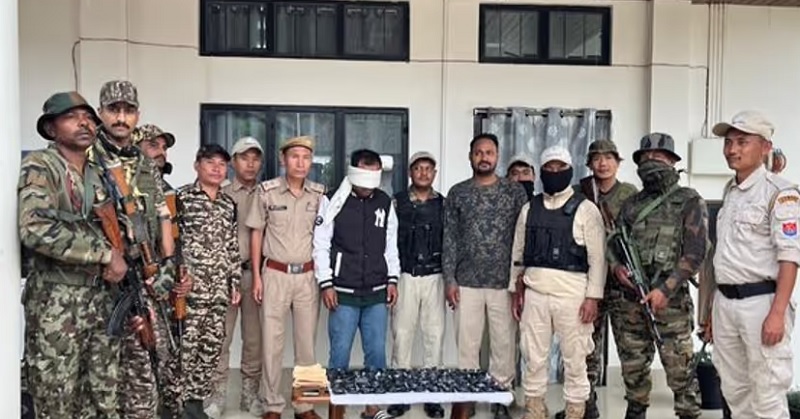 मणिपुरः भारी मात्रा में नशीले पदार्थ के साथ गिरफ्तार तस्कर मणिपुरः भारी मात्रा में नशीले पदार्थ के साथ गिरफ्तार तस्कर