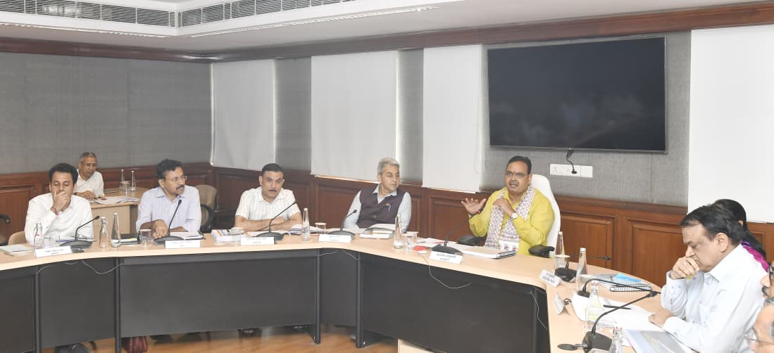 सड़क निर्माण में गुणवत्तापूर्ण कार्य हो सुनिश्चित, परियोजनाओं की देरी पर कॉन्ट्रेक्टर से हो वसूली : मुख्यमंत्री सड़क निर्माण में गुणवत्तापूर्ण कार्य हो सुनिश्चित, परियोजनाओं की देरी पर कॉन्ट्रेक्टर से हो वसूली : मुख्यमंत्री