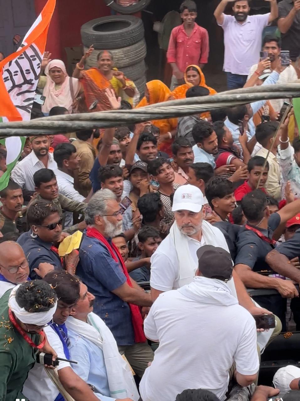 वोटर अधिकार यात्रा के दौरान मोतिहारी पहुंचे राहुल गांधी वोटर अधिकार यात्रा के दौरान मोतिहारी पहुंचे राहुल गांधी