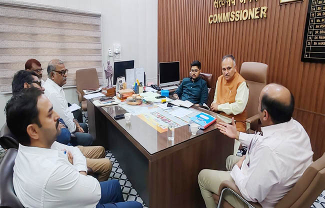 सोनीपत: नगर निगम और लोक निर्माण विभाग की बैठक की अध्यक्षता करते हुए मेयर राजीव जैन