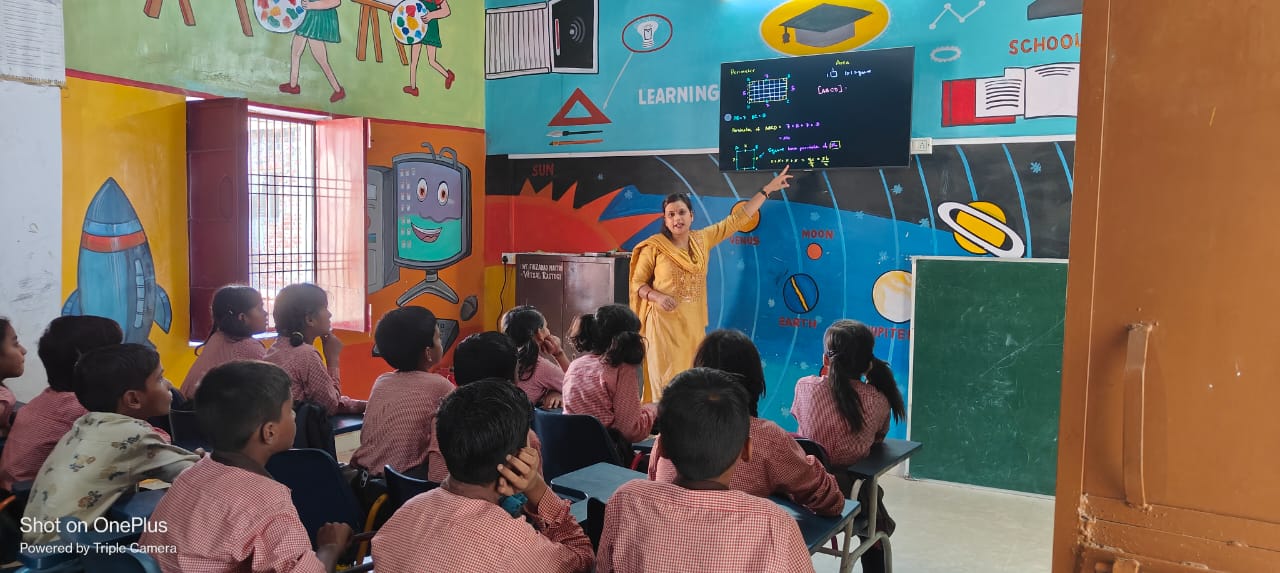 अयोध्या में 437 स्मार्ट क्लास और 72 आईसीटी लैब स्थापित अयोध्या में 437 स्मार्ट क्लास और 72 आईसीटी लैब स्थापित