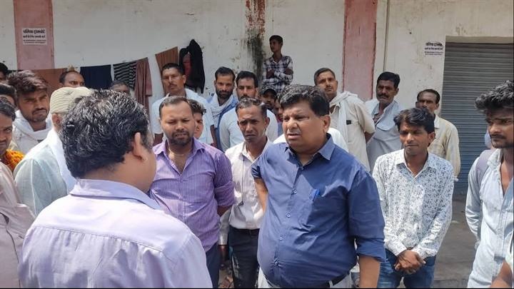 ग्वालियरः अधिकारियों ने किया जिले में खाद दुकानों का निरीक्षण ग्वालियरः अधिकारियों ने किया जिले में खाद दुकानों का निरीक्षण