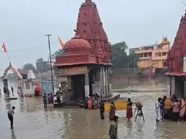 उज्जैन में बारिश के चलते क्षिप्रा उफान पर आयी उज्जैन में बारिश के चलते क्षिप्रा उफान पर आयी