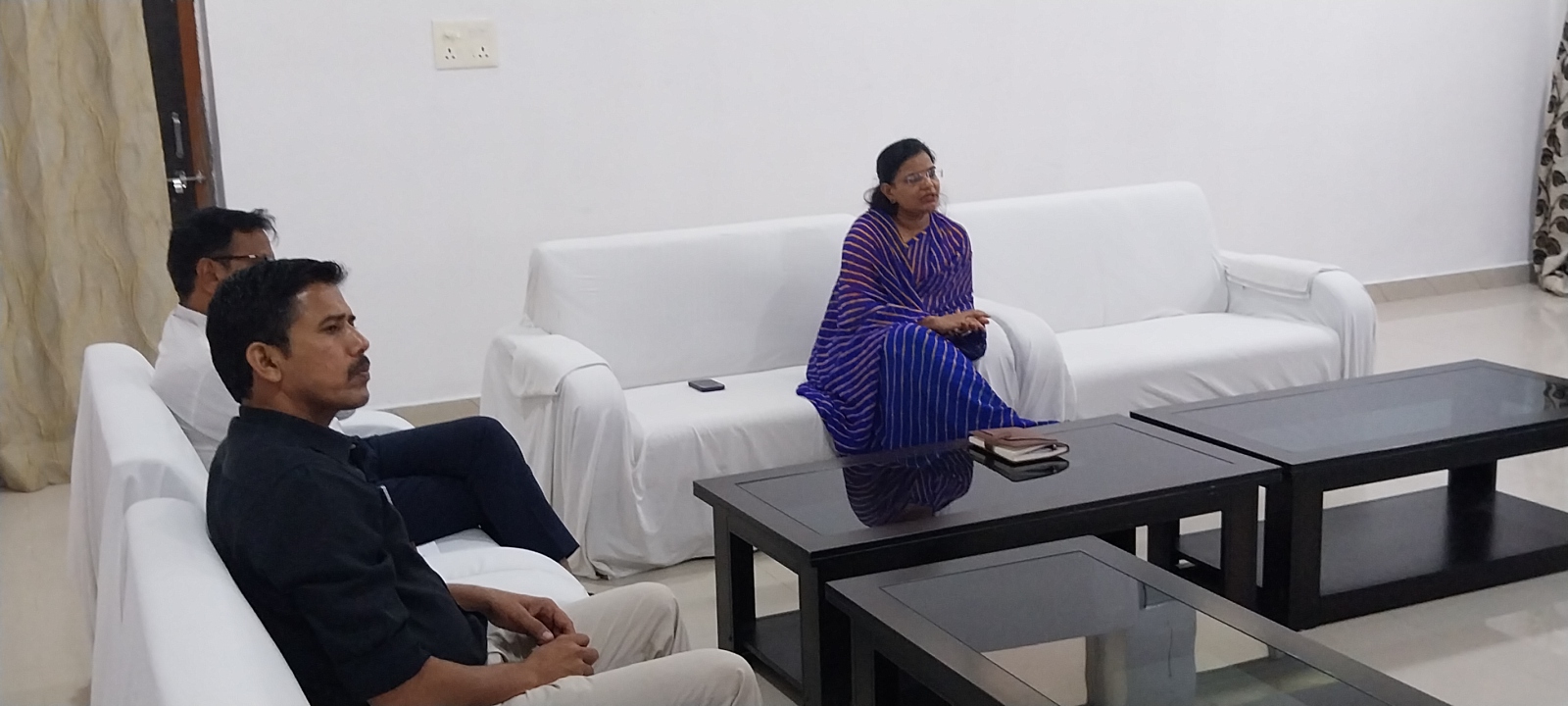 चित्तौड़गढ़ जिले के श्री सांवलियाजी मेले के आयोजन को लेकर जानकारी देते अतिरिक्त जिला कलक्टर। चित्तौड़गढ़ जिले के श्री सांवलियाजी मेले के आयोजन को लेकर जानकारी देते अतिरिक्त जिला कलक्टर।