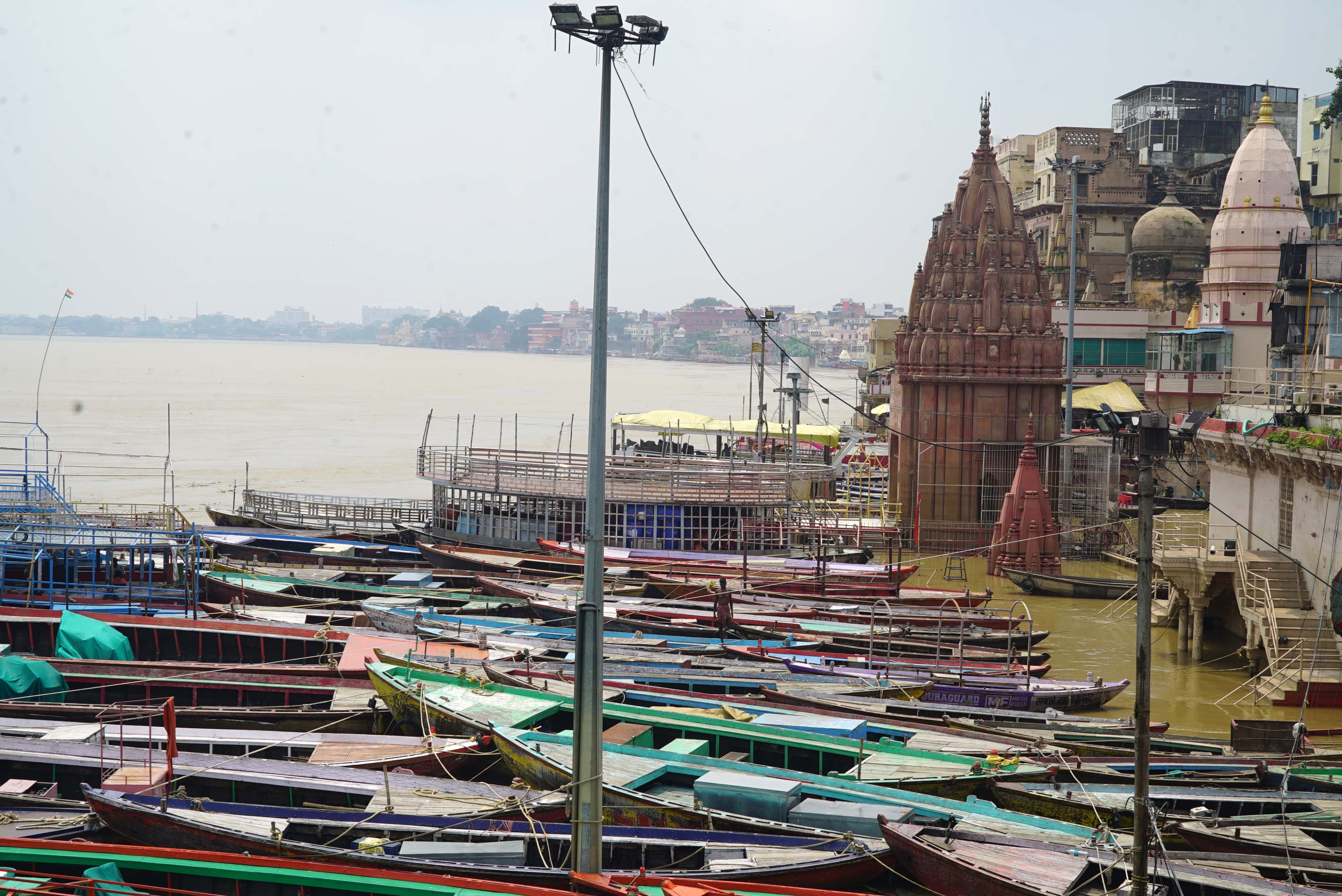 गंगा में बाढ़ का नजारा गंगा में बाढ़ का नजारा