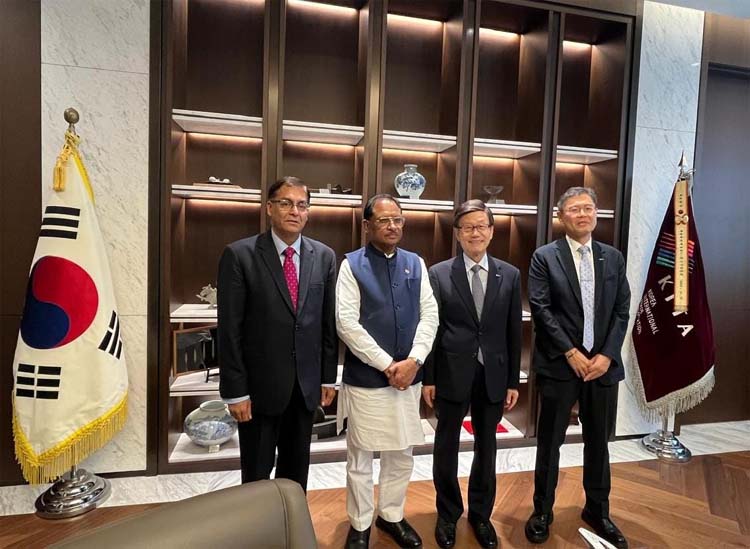 मुख्यमंत्री साय इंटरनेशनल ट्रेड एसोसिएशन (कीटा) के चेयरमैन और वाइस प्रेसिडेंट से मुलाकात मुख्यमंत्री साय इंटरनेशनल ट्रेड एसोसिएशन (कीटा) के चेयरमैन और वाइस प्रेसिडेंट से मुलाकात