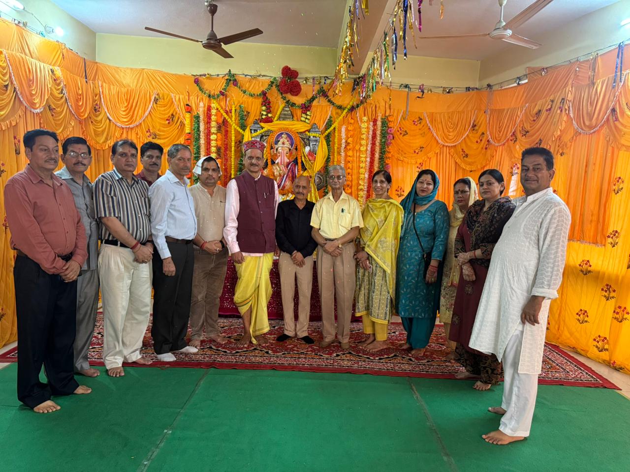 गणेश उत्सव के दौरान सिद्धगणपति मंदिर में एसपीयू के कुलपति ने की पूजा।