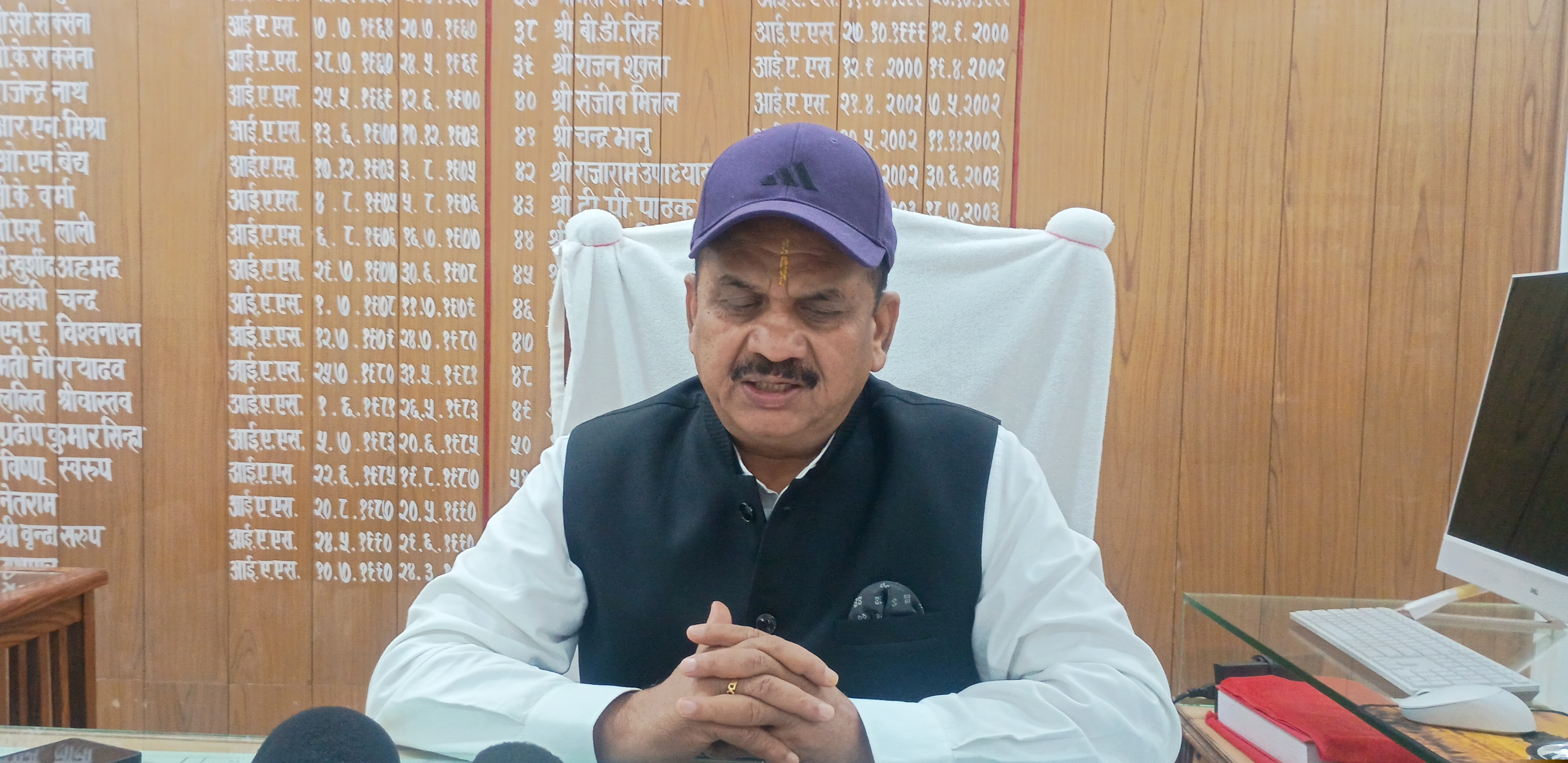 जिलाधिकारी डॉ दिनेश चंद्र सिंह जिलाधिकारी डॉ दिनेश चंद्र सिंह