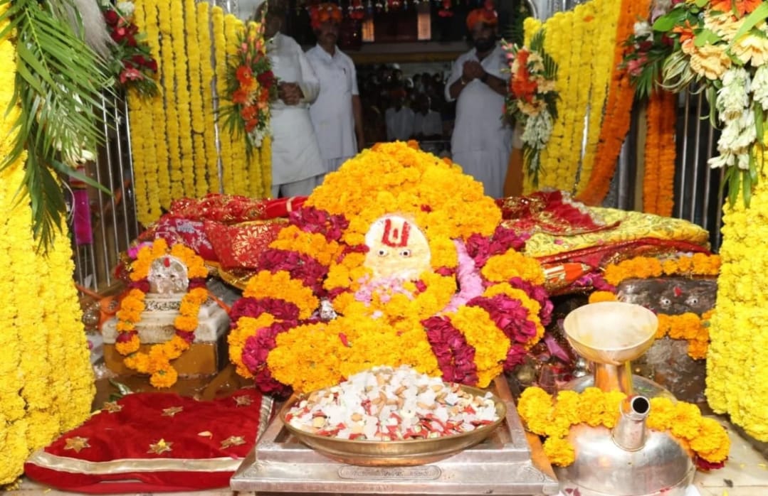 बाबा रामदेव जी की समाधि के दर्शन को उमड़ा श्रद्धा का जनसैलाब बाबा रामदेव जी की समाधि के दर्शन को उमड़ा श्रद्धा का जनसैलाब