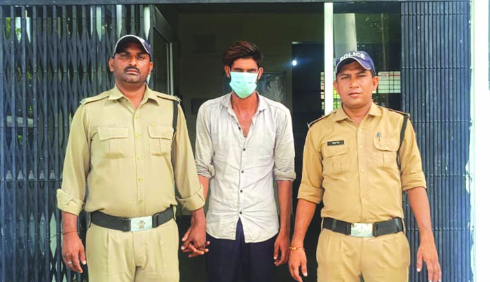 पुलिस गिरफ्त में आरोपित