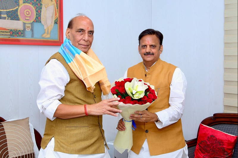 रक्षा मंत्री राजनाथ सिंह से मिले मप्र के उप मुख्यमंत्री राजेंद्र शुक्ल रक्षा मंत्री राजनाथ सिंह से मिले मप्र के उप मुख्यमंत्री राजेंद्र शुक्ल