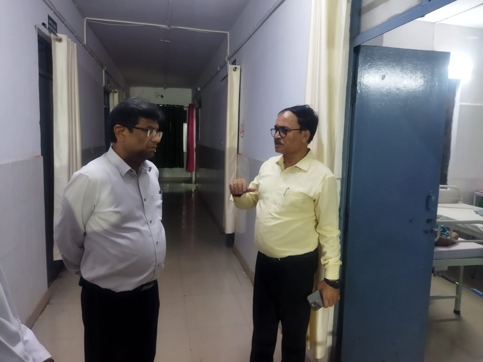 वाराणसी : महानिदेशक प्रशिक्षण शहरी सामुदायिक स्वास्थ्य केंद्र दुर्गाकुंड में वाराणसी : महानिदेशक प्रशिक्षण शहरी सामुदायिक स्वास्थ्य केंद्र दुर्गाकुंड में