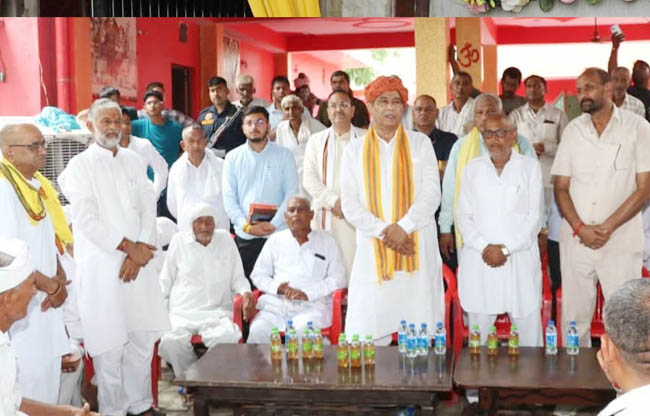 दीपलपुर में दादी सती मंदिर का उद्घाटन अवसर पर भाजपा प्रदेश अध्यक्ष मोहन लाल बड़ौली बोलते हुए