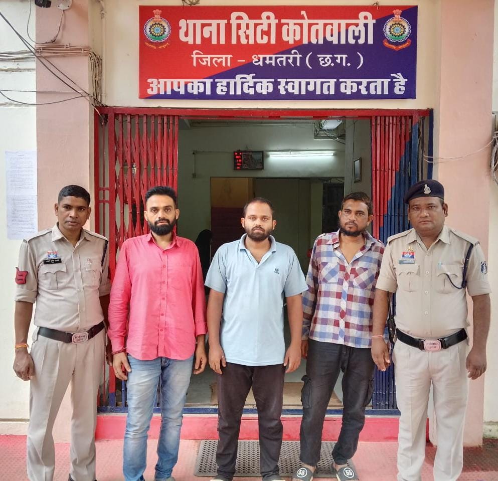 पुलिस गिरफ्त में तीनों आरोपित