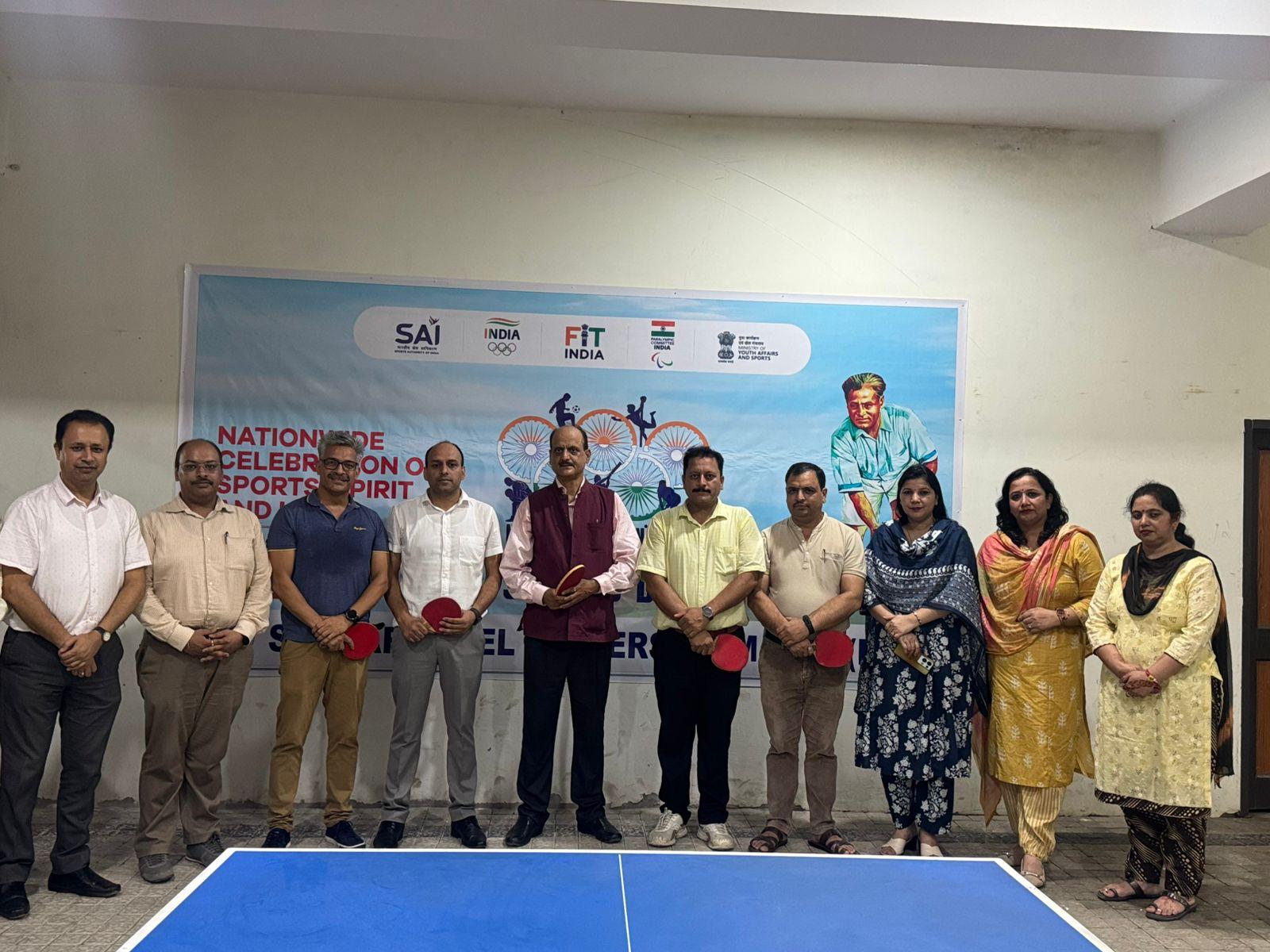 राष्ट्रीय खेल दिवस 2025 के शुभारंभ पर कुलपति व अन्य। राष्ट्रीय खेल दिवस 2025 के शुभारंभ पर कुलपति व अन्य।