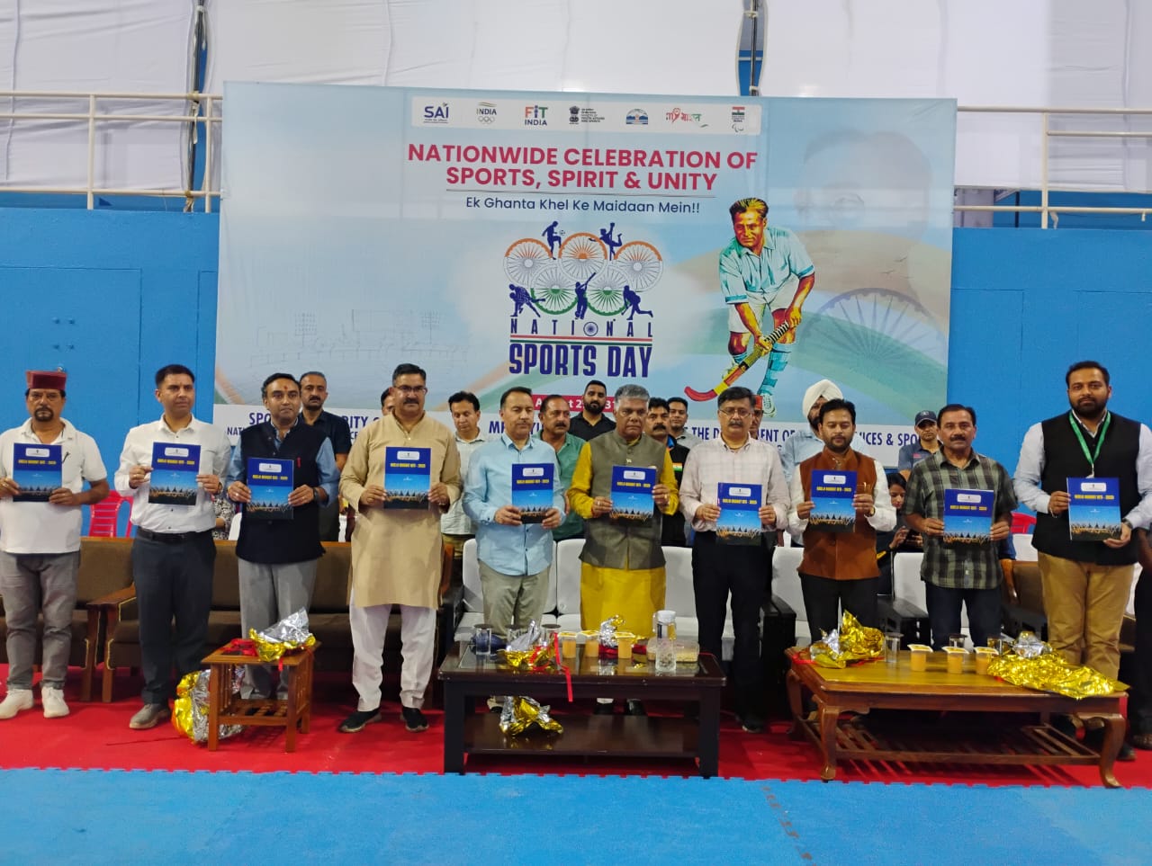 राष्ट्रीय खेल शिव कब मौके पर आयोजित कार्यक्रम में मौजूद सांसद और अन्य। राष्ट्रीय खेल शिव कब मौके पर आयोजित कार्यक्रम में मौजूद सांसद और अन्य।