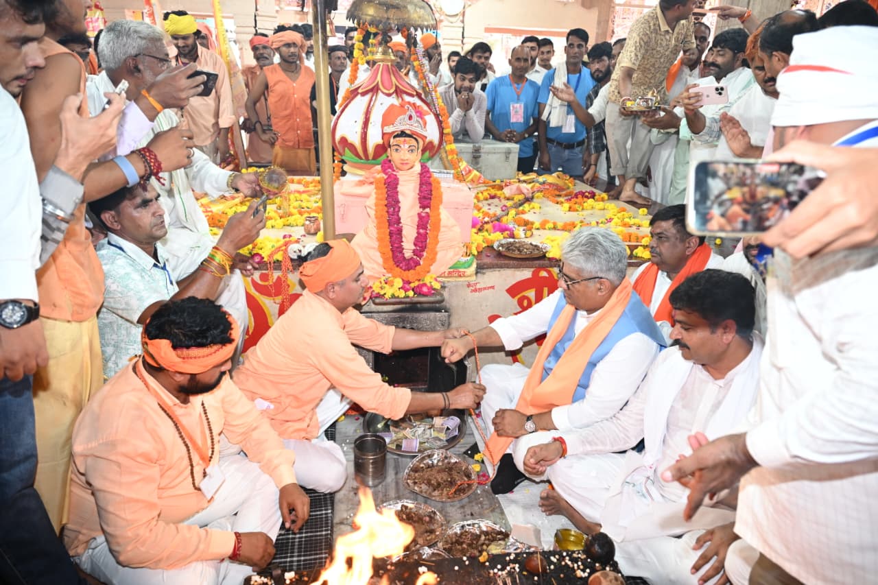 केंद्रीय वन मंत्री यादव ने भर्तृहरि बाबा के मेल का शुभारम्भ करते हुए। केंद्रीय वन मंत्री यादव ने भर्तृहरि बाबा के मेल का शुभारम्भ करते हुए।