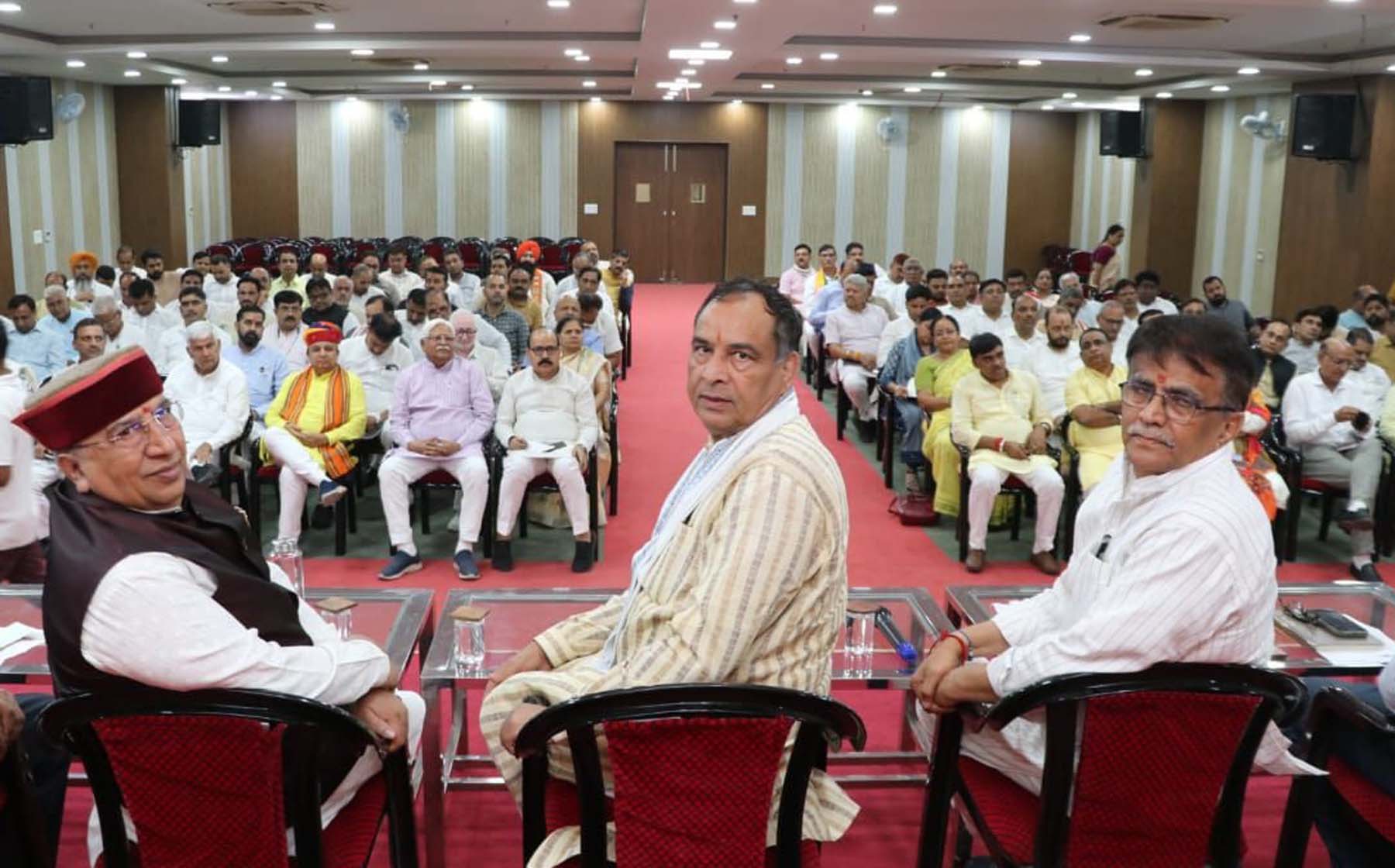 गुरुग्राम में भाजपा की प्रदेश स्तरीय संगठनात्मक बैठक में मंचासीन प्रदेश अध्यक्ष मोहन लाल बड़ौली, ओमप्रकाश धनखड़ व अन्य नेतागण। गुरुग्राम में भाजपा की प्रदेश स्तरीय संगठनात्मक बैठक में मंचासीन प्रदेश अध्यक्ष मोहन लाल बड़ौली, ओमप्रकाश धनखड़ व अन्य नेतागण।