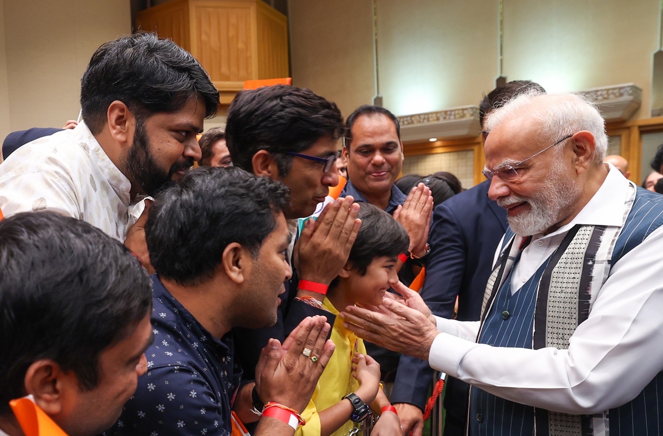 जापानी की राजधानी टोक्यो में भारतीय समुदाय के सदस्यों से मुलाकात का यह फोटो प्रधानमंत्री नरेन्द्र मोदी ने अपने एक्स हैंडल पर साझा किया है। जापानी की राजधानी टोक्यो में भारतीय समुदाय के सदस्यों से मुलाकात का यह फोटो प्रधानमंत्री नरेन्द्र मोदी ने अपने एक्स हैंडल पर साझा किया है।