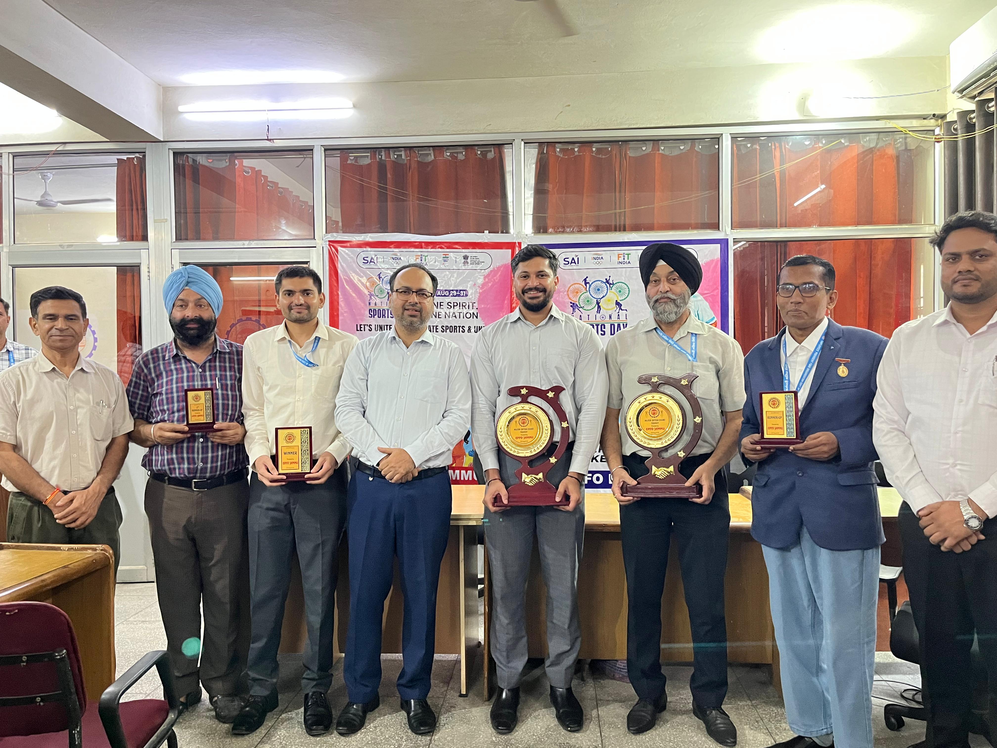राष्ट्रीय खेल दिवस पर ईपीएफओ जम्मू में शतरंज टूर्नामेंट का आयोजन, विजेताओं को किया गया सम्मानित राष्ट्रीय खेल दिवस पर ईपीएफओ जम्मू में शतरंज टूर्नामेंट का आयोजन, विजेताओं को किया गया सम्मानित