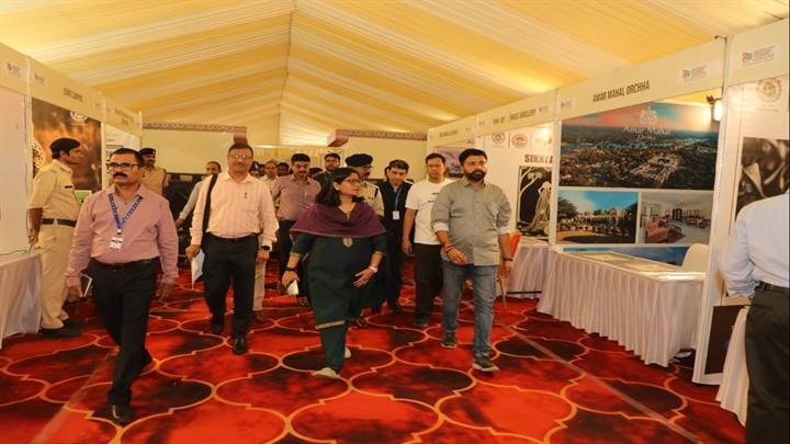 ग्वालियरः मुख्यमंत्री के प्रवास को लेकर कलेक्टर ने किया कार्यक्रम स्थलों का निरीक्षण ग्वालियरः मुख्यमंत्री के प्रवास को लेकर कलेक्टर ने किया कार्यक्रम स्थलों का निरीक्षण