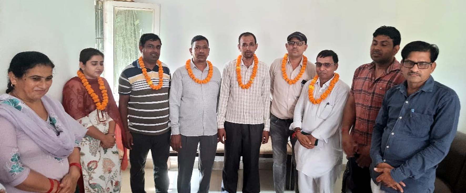 एचएसईबी वर्कर्स यूनियन की सातरोड सब यूनिट के चुनाव में नये चुने गये पदाधिकारी। एचएसईबी वर्कर्स यूनियन की सातरोड सब यूनिट के चुनाव में नये चुने गये पदाधिकारी।