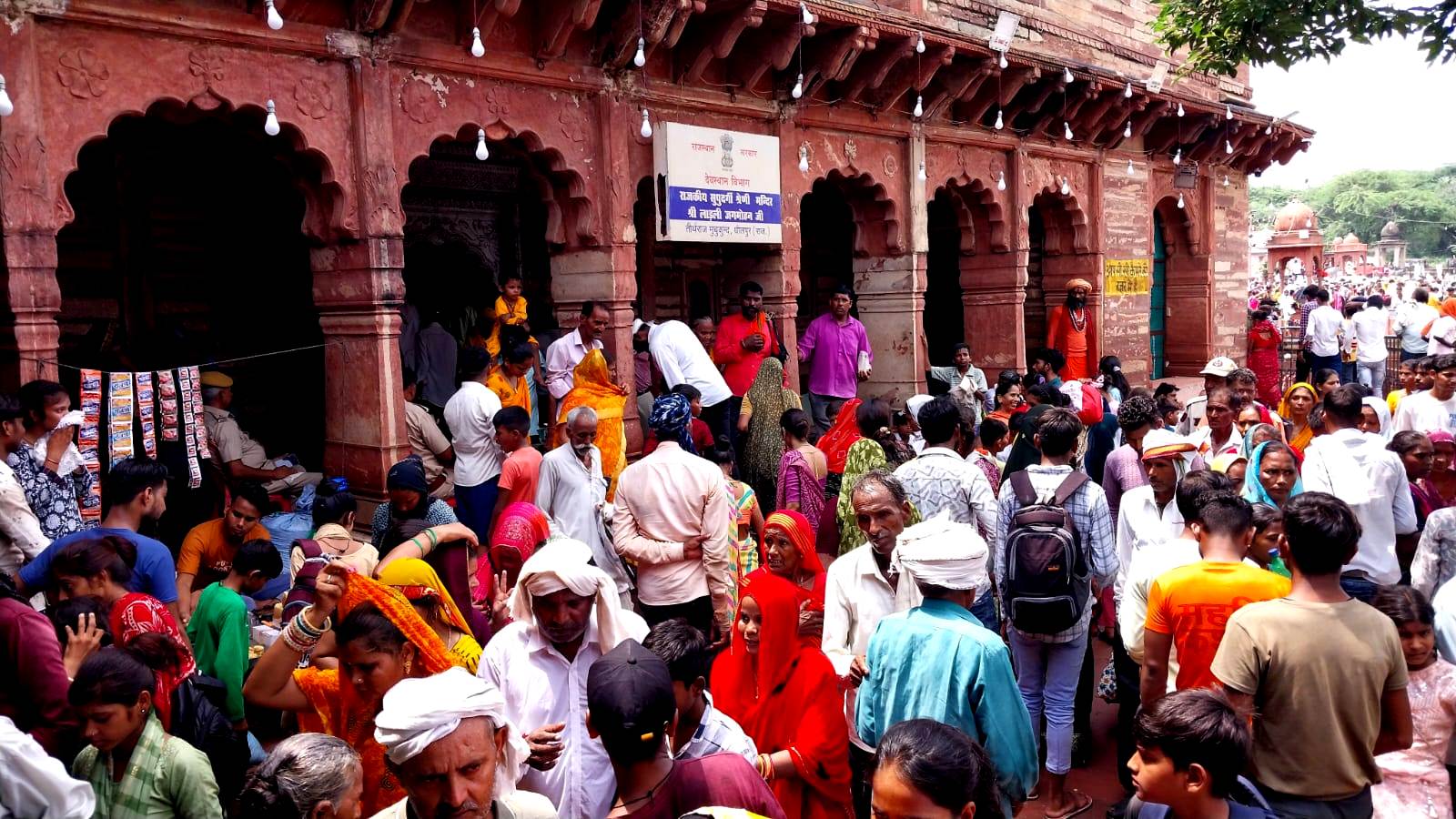 आस्था : धौलपुर के मचकुंड मेले में उमडा श्रद्वालुओं का सैलाब आस्था : धौलपुर के मचकुंड मेले में उमडा श्रद्वालुओं का सैलाब