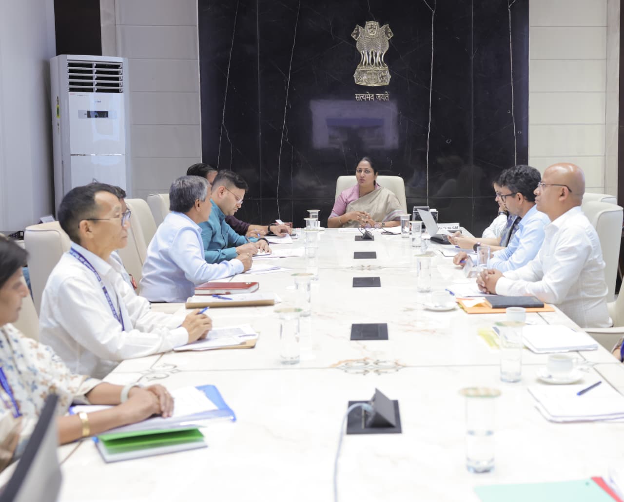 आयुष्मान आरोग्य मंदिर के निर्माण और उनके उद्घाटन को लेकर शुक्रवार को दिल्ली सचिवालय में उच्चस्तरीय समीक्षा बैठक करती मुख्यमंत्री रेखा गुप्ता आयुष्मान आरोग्य मंदिर के निर्माण और उनके उद्घाटन को लेकर शुक्रवार को दिल्ली सचिवालय में उच्चस्तरीय समीक्षा बैठक करती मुख्यमंत्री रेखा गुप्ता