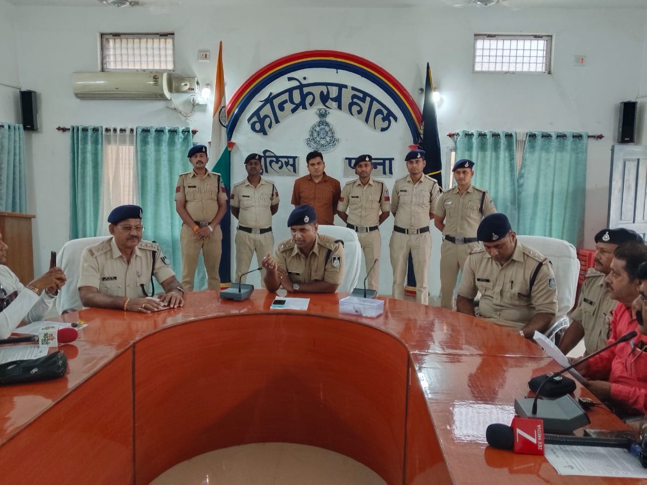 एसपी ने वार्ता एसपी ने वार्ता