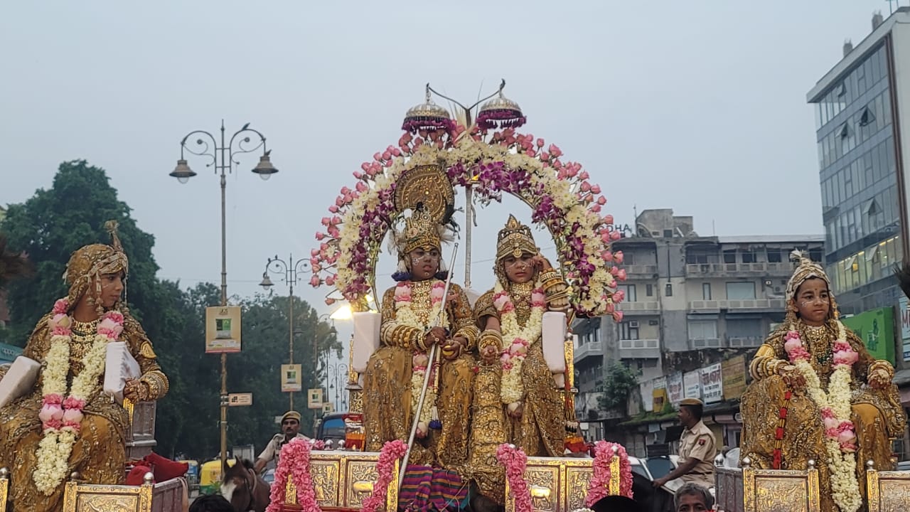 शाही लवाजमें के साथ निकली श्री गोपालजी महाराज की 207वीं हेड़े की परिक्रमा शाही लवाजमें के साथ निकली श्री गोपालजी महाराज की 207वीं हेड़े की परिक्रमा