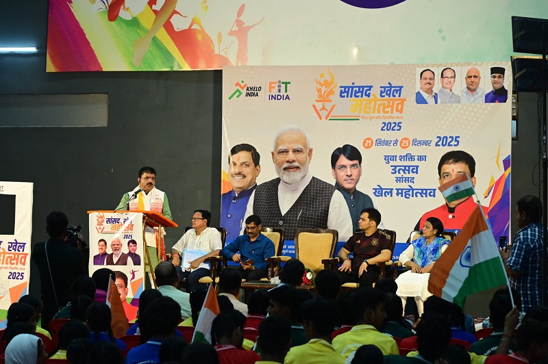 सांसद खेल महोत्सव - 2025 के शुभारंभ अवसर पर संबोधित करते हुए सांसद आलोक शर्मा सांसद खेल महोत्सव - 2025 के शुभारंभ अवसर पर संबोधित करते हुए सांसद आलोक शर्मा