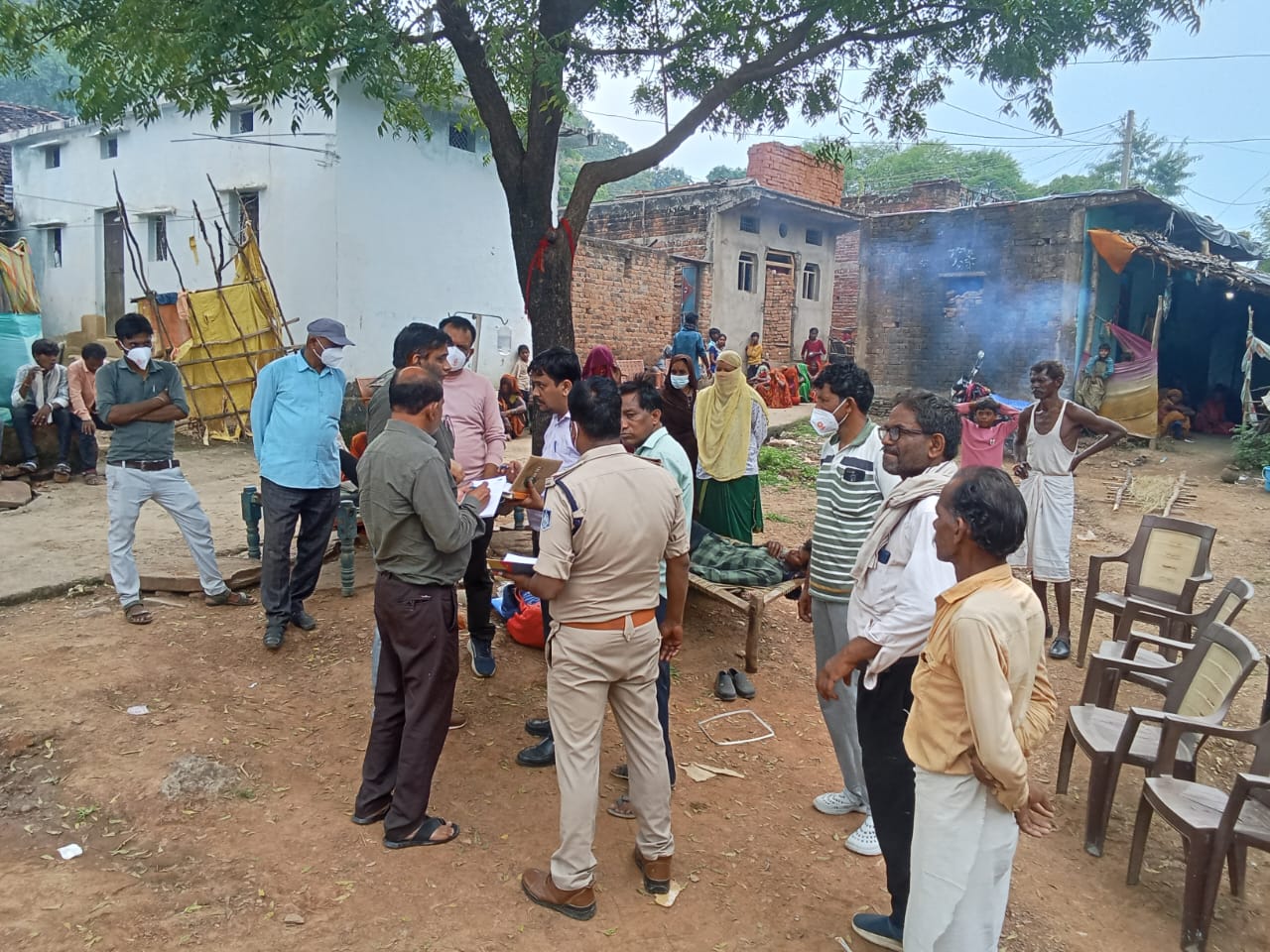 स्वास्थ्य विभाग की टीम बम्होरी ग्राम पहुंची स्वास्थ्य विभाग की टीम बम्होरी ग्राम पहुंची