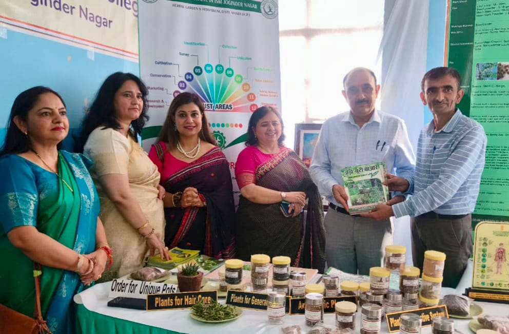 स्थानीय व्यंजनों एवं सांस्कृतिक झलक का समावेश। स्थानीय व्यंजनों एवं सांस्कृतिक झलक का समावेश।