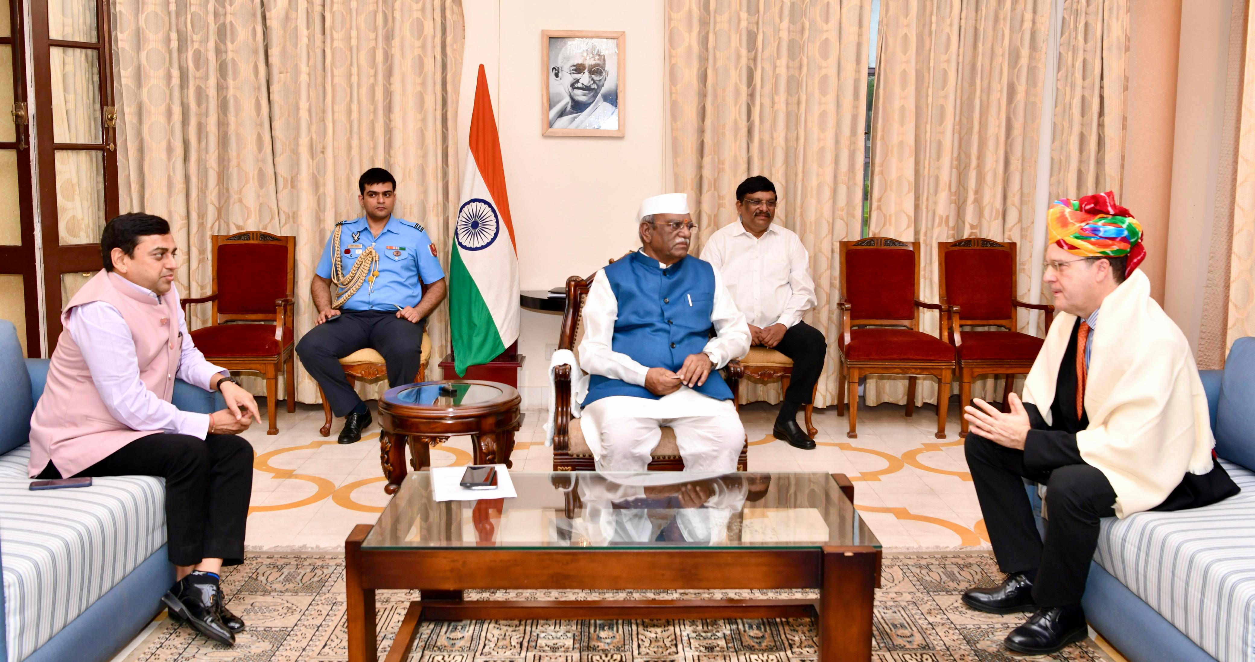 राज्यपाल से ब्राजील के राजदूत केनेथ फेलिक्स हैकिंस्की दा नोब्रेगा ने मुलाकात की राज्यपाल से ब्राजील के राजदूत केनेथ फेलिक्स हैकिंस्की दा नोब्रेगा ने मुलाकात की