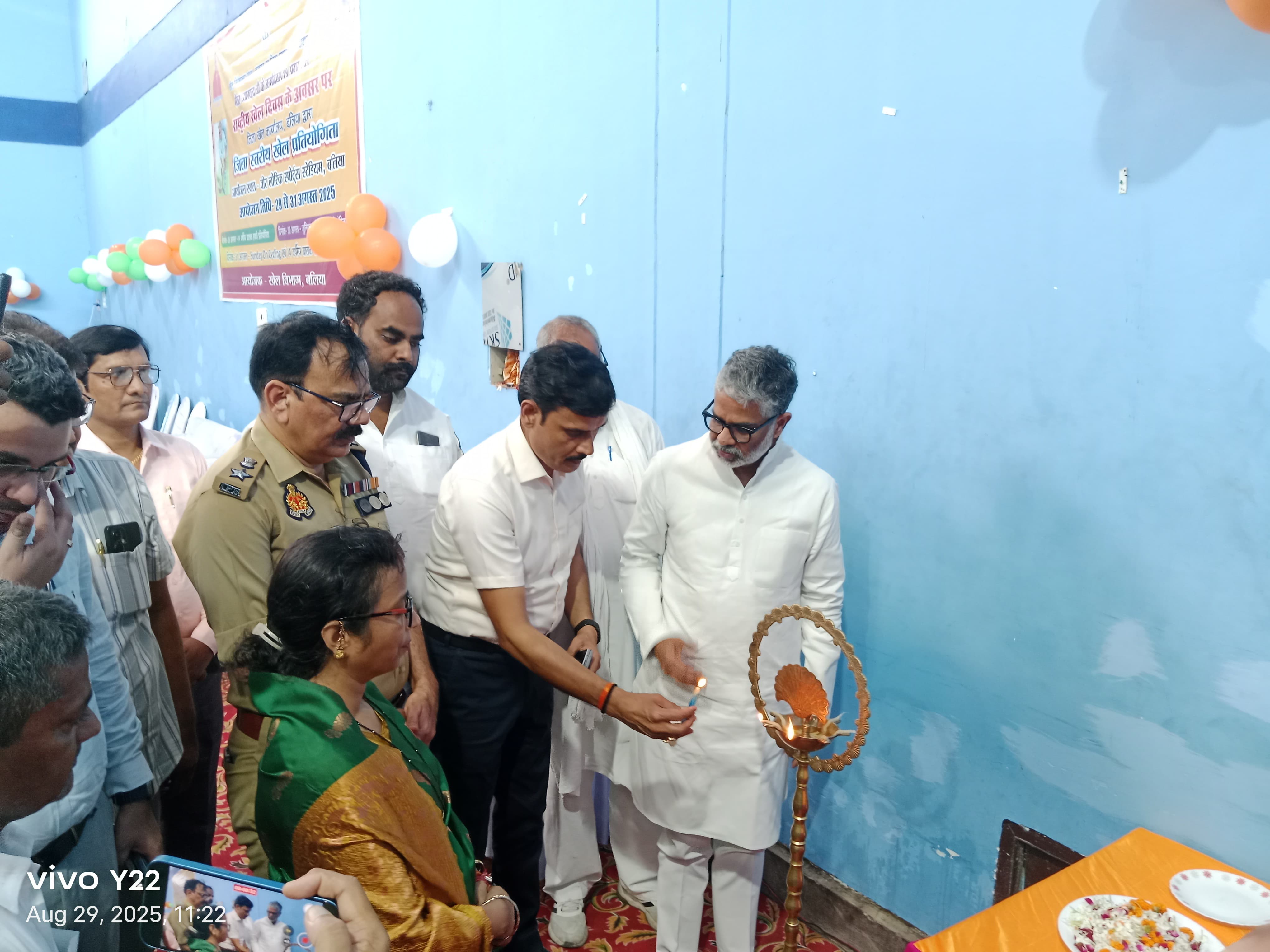 खेल दिवस पर कार्यक्रम का उद्घाटन करते सांसद नीरज शेखर खेल दिवस पर कार्यक्रम का उद्घाटन करते सांसद नीरज शेखर