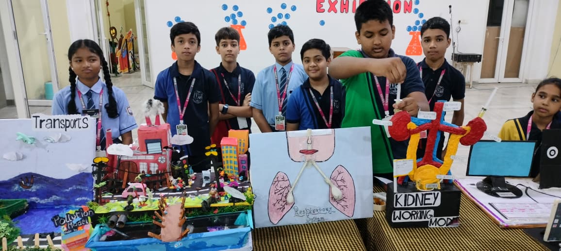 गुरू नानक स्कूल में आयोजित कार्यक्र में मौजूद बच्चे गुरू नानक स्कूल में आयोजित कार्यक्र में मौजूद बच्चे