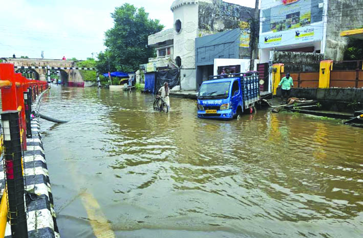 रानीपुर मोड़ क्षेत्र में जलभराव
