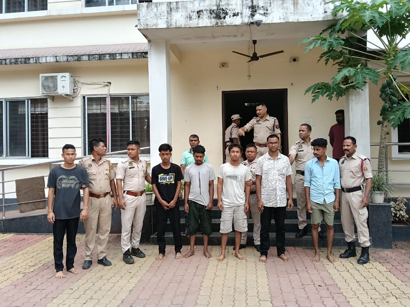 असमः राजधानी के गुवाहाटी स्थित सोनापुर पुलिस द्वारा गिरफ्तार छह चोर असमः राजधानी के गुवाहाटी स्थित सोनापुर पुलिस द्वारा गिरफ्तार छह चोर