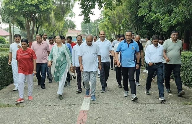 कुलपति सहित अन्य कुलपति सहित अन्य