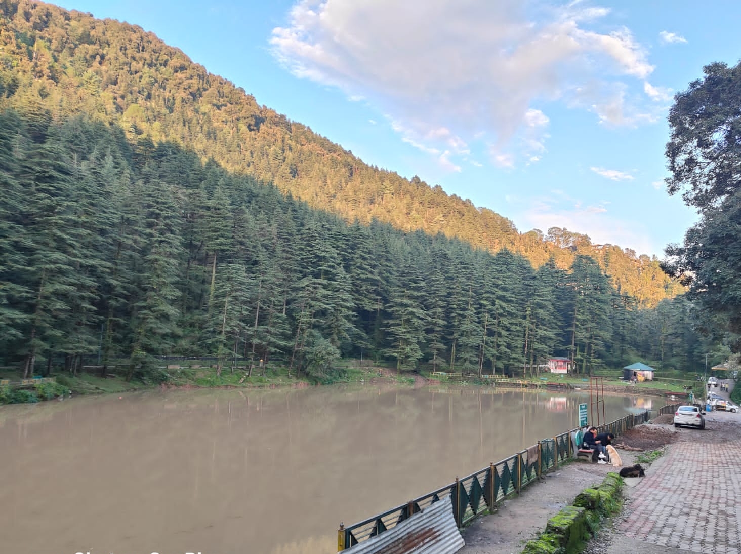 डल झील का दृश्य। डल झील का दृश्य।